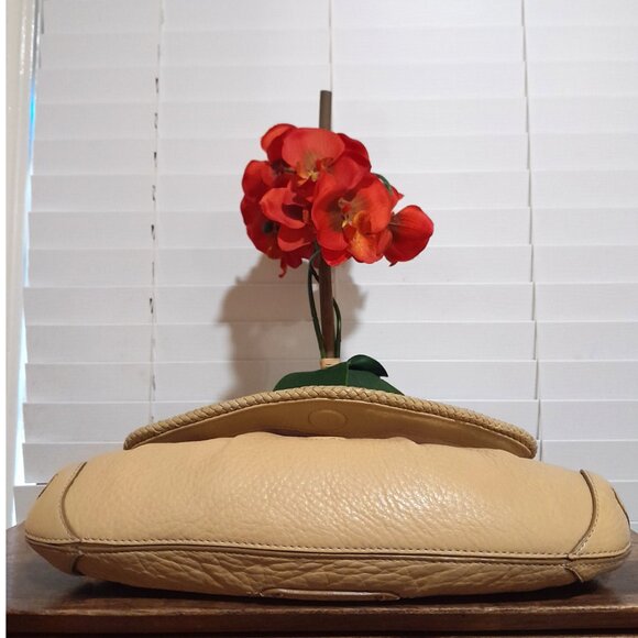 SOLD🔴🔴🔴🔴🔴🔴Leather Cole Haan Beige Neutral Color Minimalist  Shoulder  Bag - Picture 7 of 10